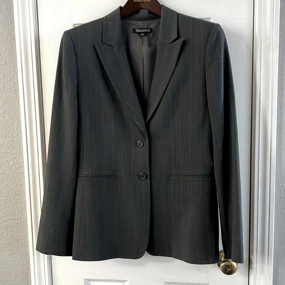 Tahari blue gray pinstriped business jacket size 8 - Picture 1 of 11